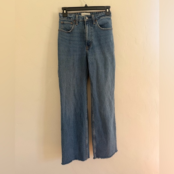 Abercrombie & Fitch Denim - Abercrombie & Fitch Medium Blue 90s Relaxed High-Rise Straight Jeans